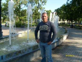 László 77 46 éves társkereső profilképe