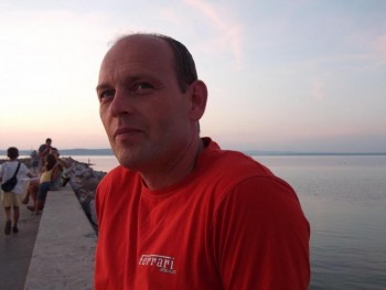Gábor 17 52 éves társkereső profilképe