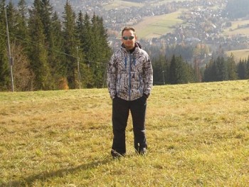 Sipaki Krisztián 42 éves társkereső profilképe