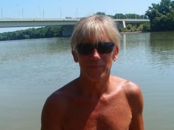 Enko 65 éves társkereső profilképe