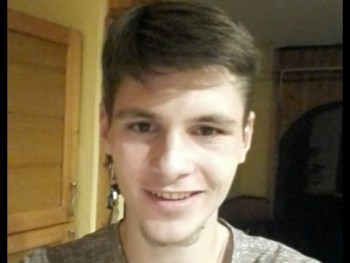 LDominik 22 éves társkereső profilképe