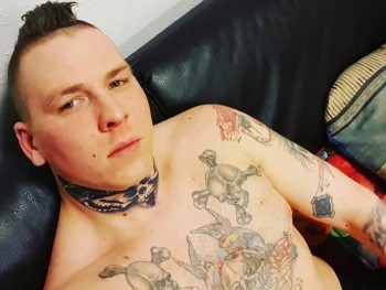tetovált férfi társkereső