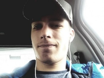 AlexS 21 éves társkereső profilképe