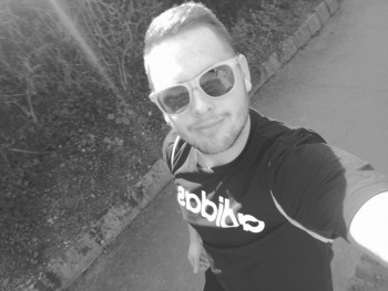 csabszyka 29 éves társkereső profilképe