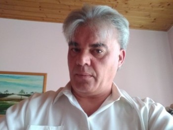 Milánói 49 éves társkereső profilképe