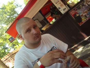 Rikko 32 éves társkereső profilképe