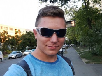 Viktor2232 27 éves társkereső profilképe