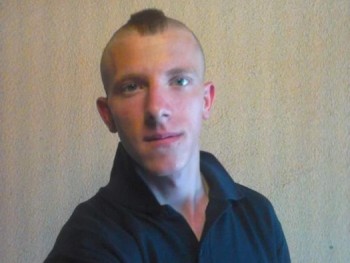 József995 28 éves társkereső profilképe