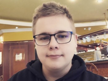 Bazsi18 17 éves társkereső profilképe