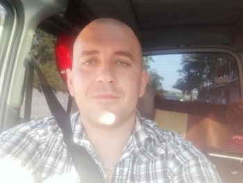 Péter 42 42 éves társkereső profilképe