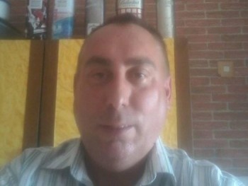janos76 46 éves társkereső profilképe