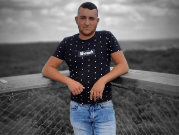 ambrus Róbert 25 éves társkereső profilképe
