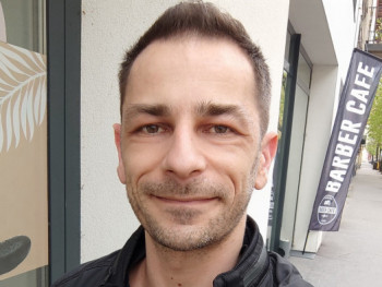 vthom 37 éves társkereső profilképe