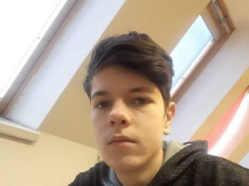 Newyear12 17 éves társkereső profilképe