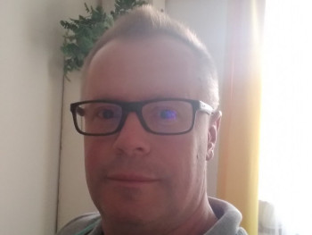A_Férfi 46 éves társkereső profilképe
