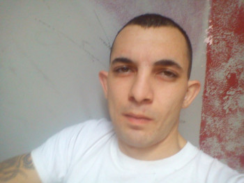 József 29 30 éves társkereső profilképe