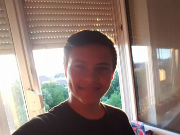 TTibi 19 éves társkereső profilképe