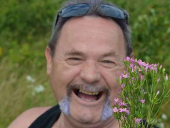 Swarzi 64 éves társkereső profilképe