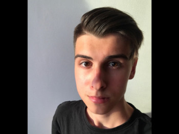 Levente_ 19 éves társkereső profilképe