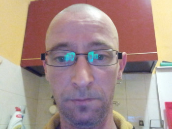 László42 43 éves társkereső profilképe