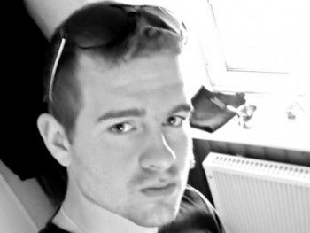 Erik98 25 éves társkereső profilképe