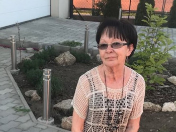 színház 71 éves társkereső profilképe