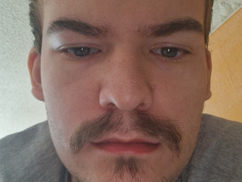 zzsarandraslajos 21 éves társkereső profilképe