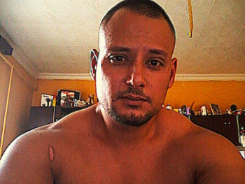 FErázs 30 éves társkereső profilképe