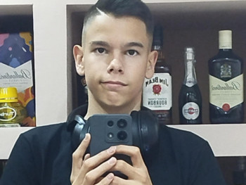 mrikiii 18 éves társkereső profilképe