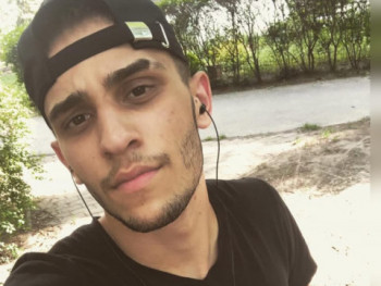 avargaenriko 22 éves társkereső profilképe