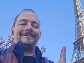 v zoli 50 éves társkereső profilképe