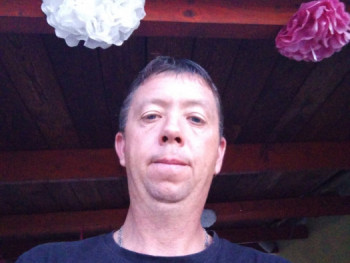 hangrendszer 46 éves társkereső profilképe