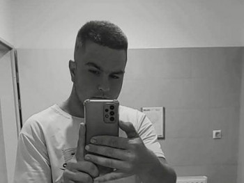 roland214 21 éves társkereső profilképe