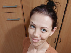 Adri81 - 44 éves társkereső fotója