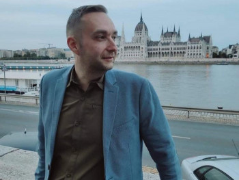 Springboot 42 éves társkereső profilképe