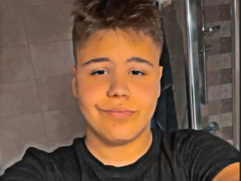 AdamB 18 éves társkereső profilképe