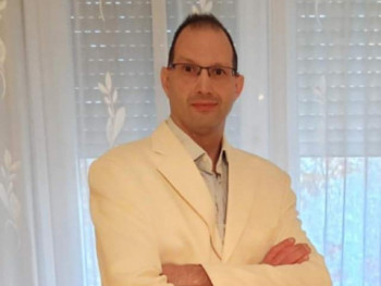 The Man 45 éves társkereső profilképe