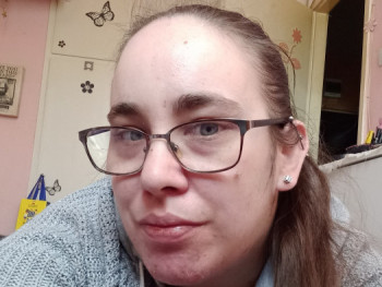 Ency_012 33 éves társkereső profilképe