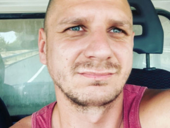 frenkzi 35 éves társkereső profilképe