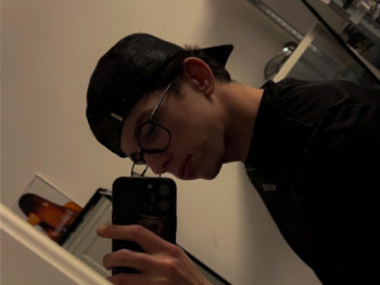 bennji 24 éves társkereső profilképe