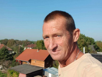 András 09 54 éves társkereső profilképe