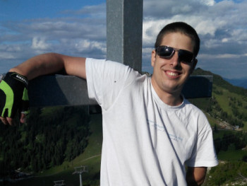 Karcsi123 38 éves társkereső profilképe