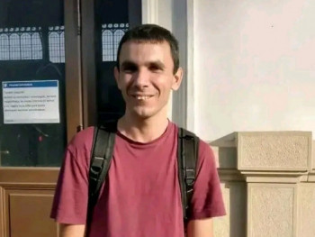 ati 36 éves társkereső profilképe