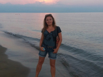 Mona 46 éves társkereső profilképe