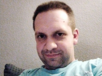 Mando 35 éves társkereső profilképe