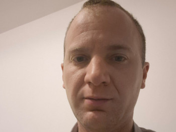 aaa 33 éves társkereső profilképe