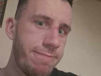 Tamás23 23 éves társkereső profilképe