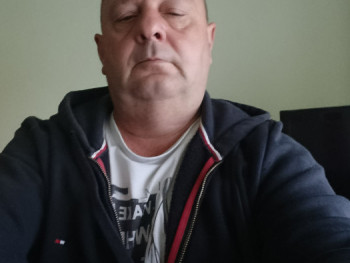 kazi 54 éves társkereső profilképe