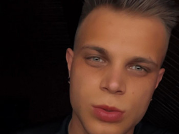 Furulyás 24 éves társkereső profilképe