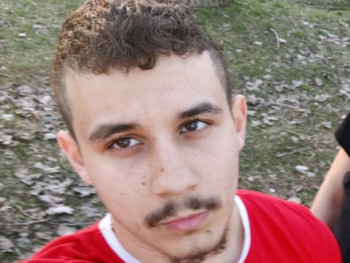 Iván 18 éves társkereső profilképe